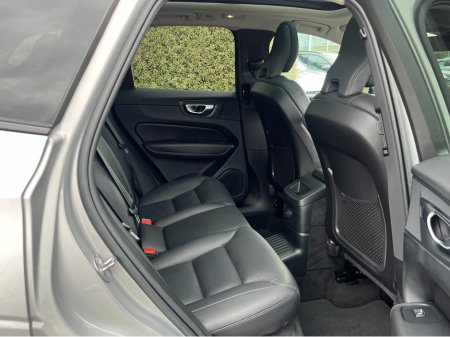 2023 Volvo XC60 - thumbnail 10