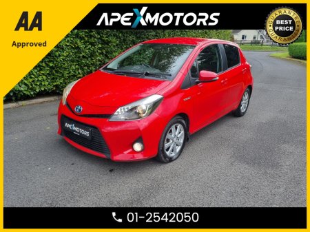 2014 Toyota Yaris - view 3