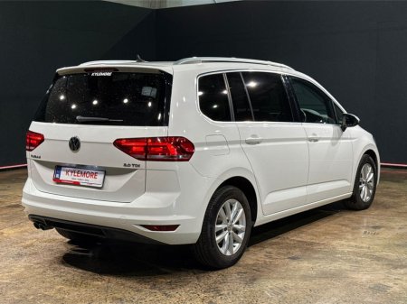 2018 Volkswagen Touran - view 3