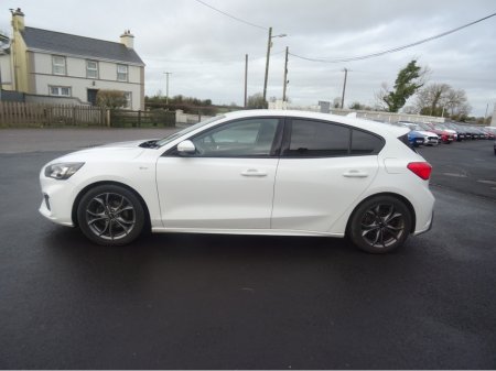 2019 Ford Focus ST-LINE 1.0 ECOBOOST 125 125PS 4DR €18,450 thumbnail