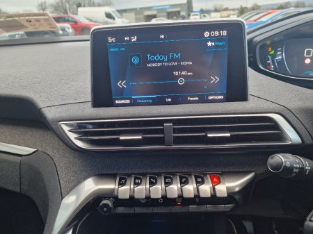 2019 Peugeot 5008 Allure 7SEATS 1.5 Blue HDI 130 4D €20,950 thumbnail