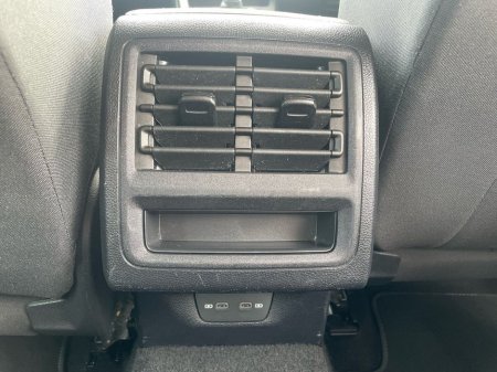 2024 Volkswagen Golf 2.0 TDI 115HP Life €27,475 thumbnail