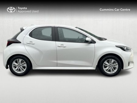 2025 Toyota Yaris - thumbnail 3