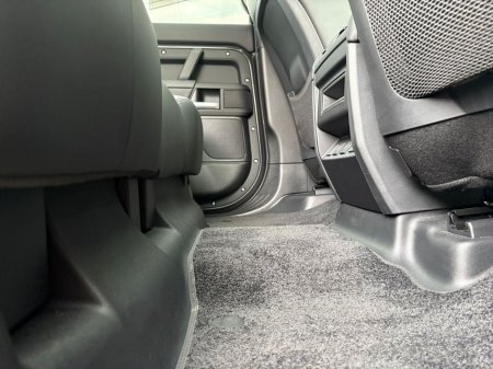 2025 Land Rover Defender - thumbnail 28