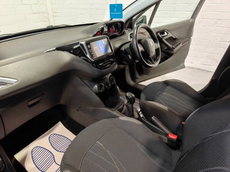 2014 Peugeot 208 - thumbnail 22