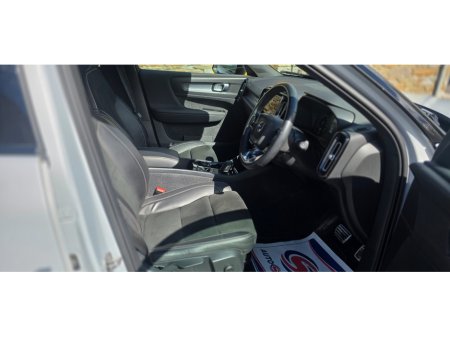 2022 Volvo XC40 - thumbnail 12