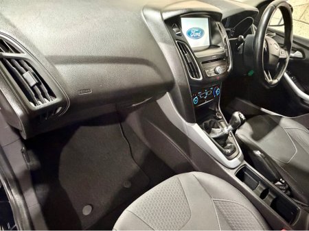 2016 Ford Focus - thumbnail 14