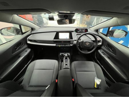 2025 Toyota Prius - thumbnail 13