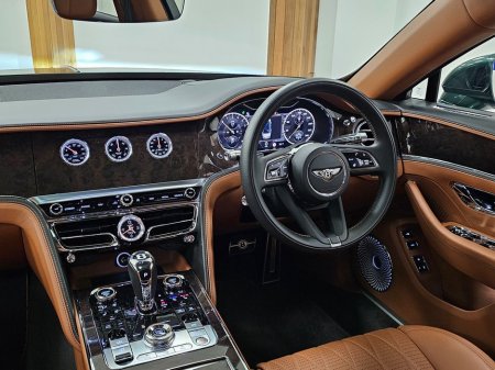 2022 Bentley Flying Spur V6 Hybrid Auto // Racing Green €164,950 thumbnail