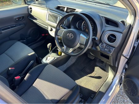 2013 Toyota Vitz - thumbnail 6