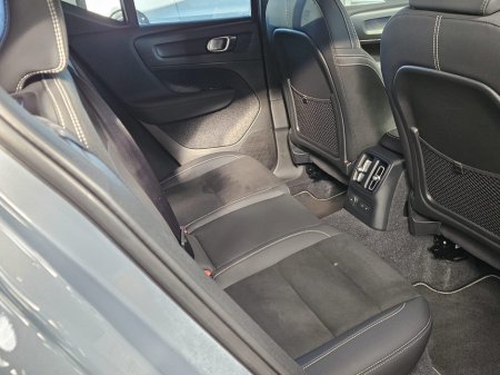 2023 Volvo XC40 - thumbnail 9