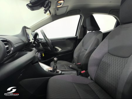 2024 Toyota Yaris (241) LUNA 1.5 PETROL IRISH CAR 1 OWNER €22,495 thumbnail