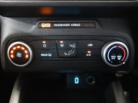 2019 Ford Focus - thumbnail 19