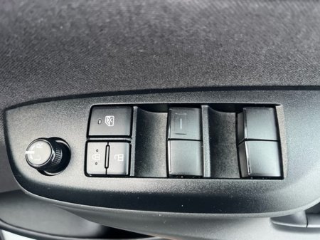 2025 Toyota Yaris Cross Luna €29,950 thumbnail