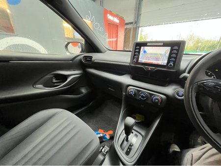 2021 Toyota Yaris - thumbnail 13