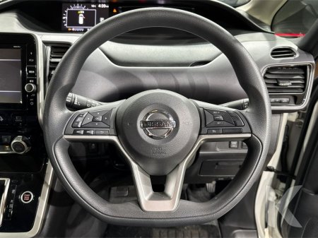 2018 Nissan Serena "8-SEATER" 2.0L HYBRID AUTOMATIC - CRUISE CONTROL - BLUETOOTH AUDIO - REVERSE CAMERA - POWER SLIDING DOORS €20,950 thumbnail