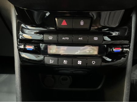 2017 Peugeot 2008 - thumbnail 17