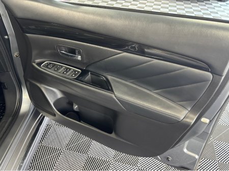 2018 Mitsubishi Outlander - thumbnail 7