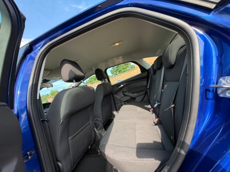 2017 Ford Focus - thumbnail 15