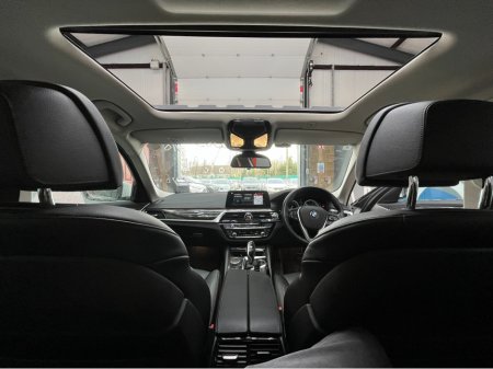 2018 BMW 5 Series - thumbnail 23