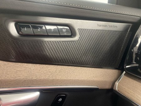 2025 Volvo XC90 - thumbnail 18