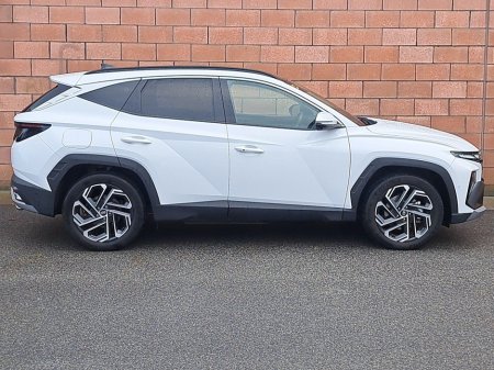 2025 Hyundai Tucson Platinum Automatic Plug in Hybrid with panomaric sunroof. €47,450 thumbnail