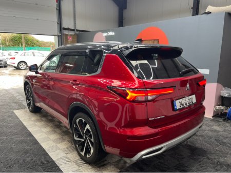 2024 Mitsubishi Outlander - thumbnail 4