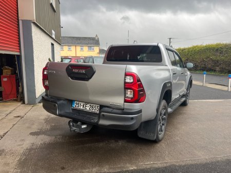 2025 Toyota Hilux - thumbnail 4