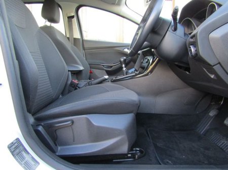 2018 Ford Focus Titanium 1.0 125PS 6SPD 4DR €13,950 thumbnail