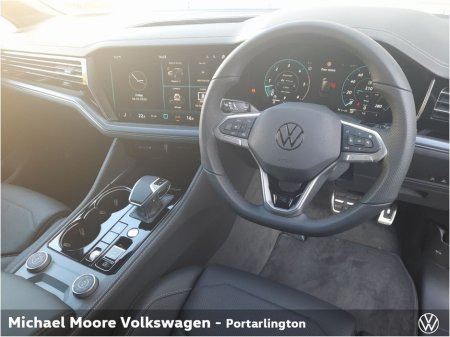 2026 Volkswagen Touareg - thumbnail 2