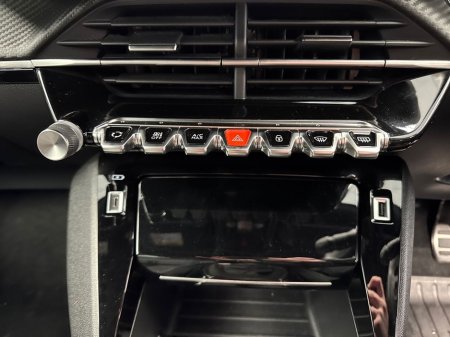 2023 Peugeot 2008 - thumbnail 17