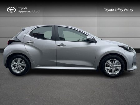 2023 Toyota Yaris 1.5 HYBRID LUNA 4DR AUTO €23,950 thumbnail