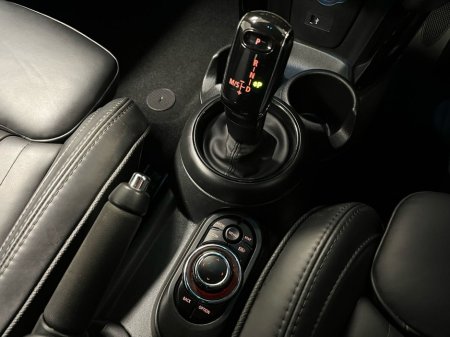 2024 MINI Hatch Exclusive Automatic - Parking Sensors - Climate Control - Heated Seats - Keyless Start - Apple CarPlay/Android Auto €31,750