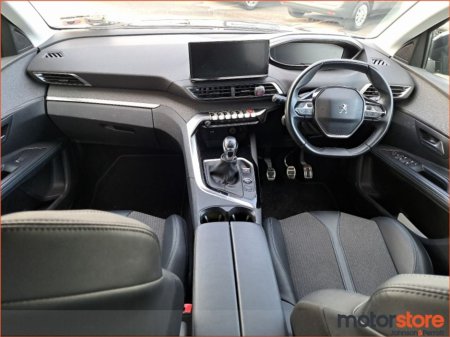 2023 Peugeot 5008 1.2 PureTech 130bhp Allure €35,900 thumbnail