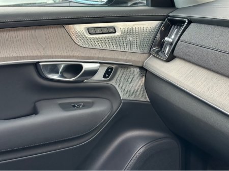 2025 Volvo XC90 - thumbnail 21