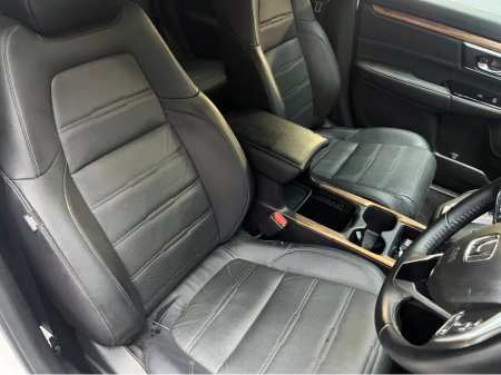 2019 Honda CR-V €27950 2019 HONDA CR-V HYBRID MASTERPIECE 2.0 AUTOMATIC / CRUISE CONTROL / REVERSE CAMERA / ELECTRIC MEMORY & HEATED SEATS / €27,950 thumbnail