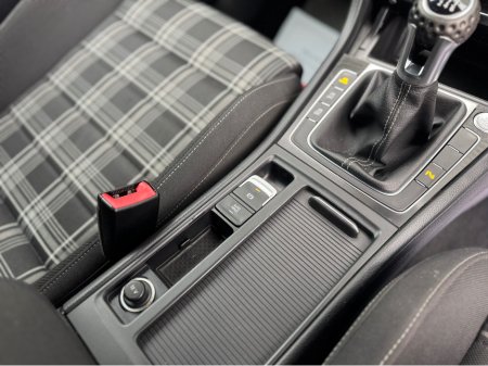 2017 Volkswagen Golf GTD 2.0 MANUAL *FULL SERVICE HISTORY* €18,995 thumbnail