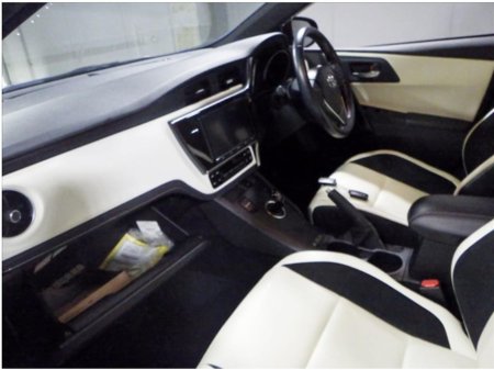 2017 Toyota Auris - thumbnail 2