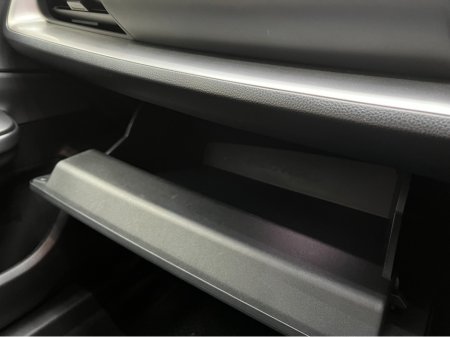 2025 Toyota Prius - thumbnail 16