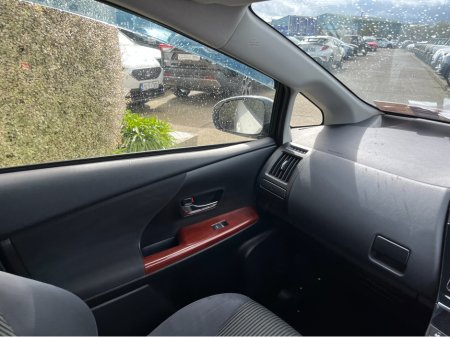 2016 Toyota Prius Alpha - thumbnail 17