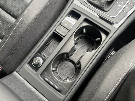 2020 Volkswagen Golf MEISTER HIGHLINE AUTOMATIC 2.0 DIESEL //MASSIVE SPEC//FULL LEATHER HEATED SEATS//DYNAUDIO SOUND SYSTEM//ELECTRIC MEMORY DRIVERS SEAT//REVERSE CAMERA// €21,950 thumbnail