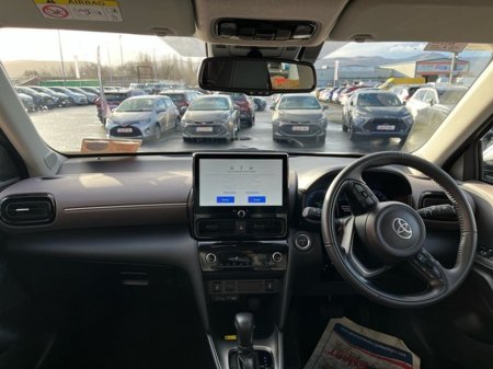 2025 Toyota Yaris Cross YARIS CROSS SOL €36,495 thumbnail