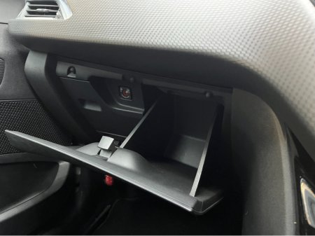 2018 Peugeot 2008 €15950 2018 PEUGEOT 2008 ALLURE 1.2 AUTOMATIC / CRUISE CONTROL / PARKING AID AND MORE €15,950 thumbnail