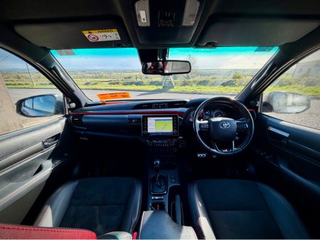 2023 Toyota Hilux - thumbnail 11