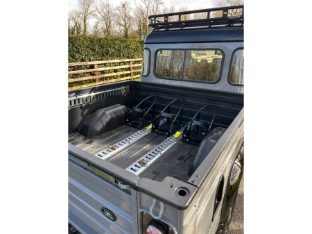 2017 Land Rover Defender - thumbnail 22