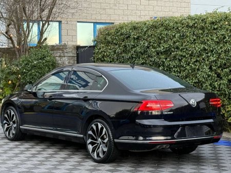 2018 Volkswagen Passat HIGHLINE R-LINE PACK 2.0 TDI // 360 PARKING CAMERAS // LEATHER HEATED & COOLED SEATS // BRAND NEW 19" R-LINE ALLOYS €22,950 thumbnail