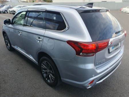 2017 Mitsubishi Outlander - thumbnail 5