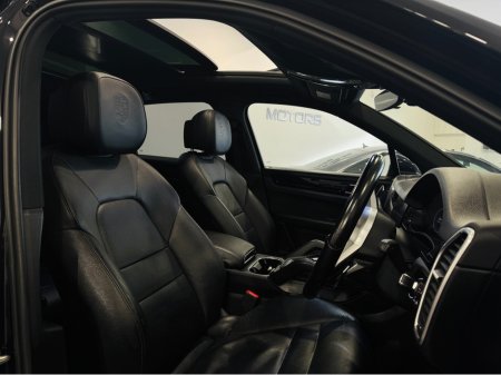 2019 Porsche Cayenne V6 E-HYBRID AUTO €59,899 thumbnail