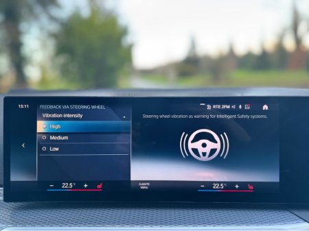 2024 BMW 3 Series - thumbnail 22