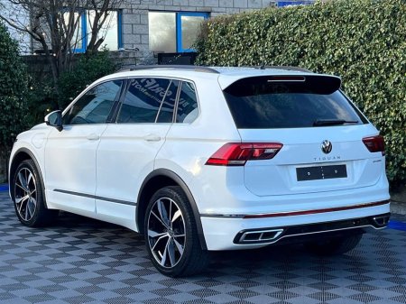 2023 Volkswagen Tiguan R-LINE 1.4 HYBRID // 20" R-LINE ALLOYS // PARKING SENSORS // APPLE CARPLAY/ANDROID AUTO €36,900 thumbnail